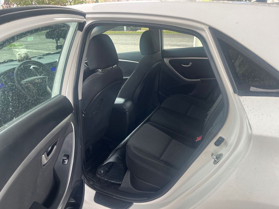 Hyundai i30 blue drive