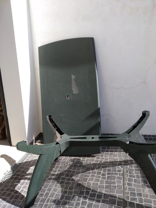 Mesa em resina verde, de jardim