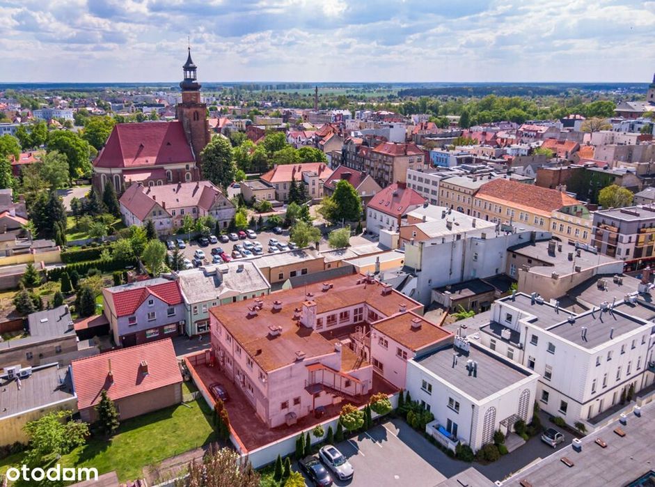 Biurowo-handlowy budynek 821 m² z miejscami parkingowymi w Lesznie