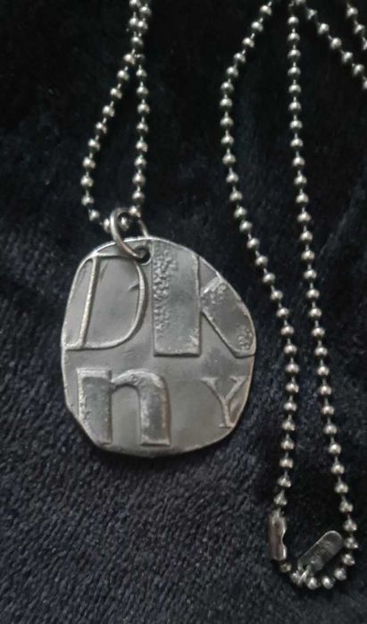 Підвіска кулон медальон ланцюжок DKNY Donna Karan оригінал вінтаж