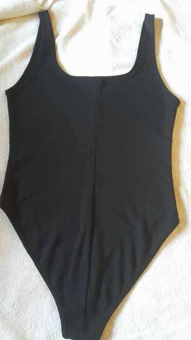 Body Zara cor preto com gola redonda e tamanho M - Semi-novo