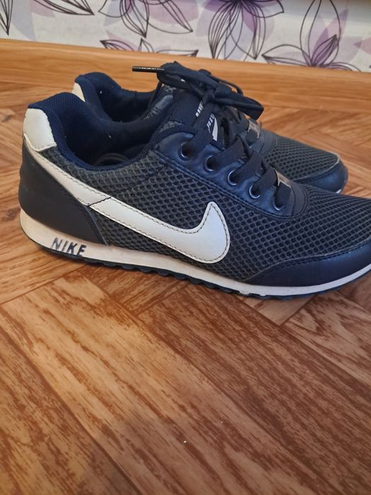 Кросівки Nike жіночі