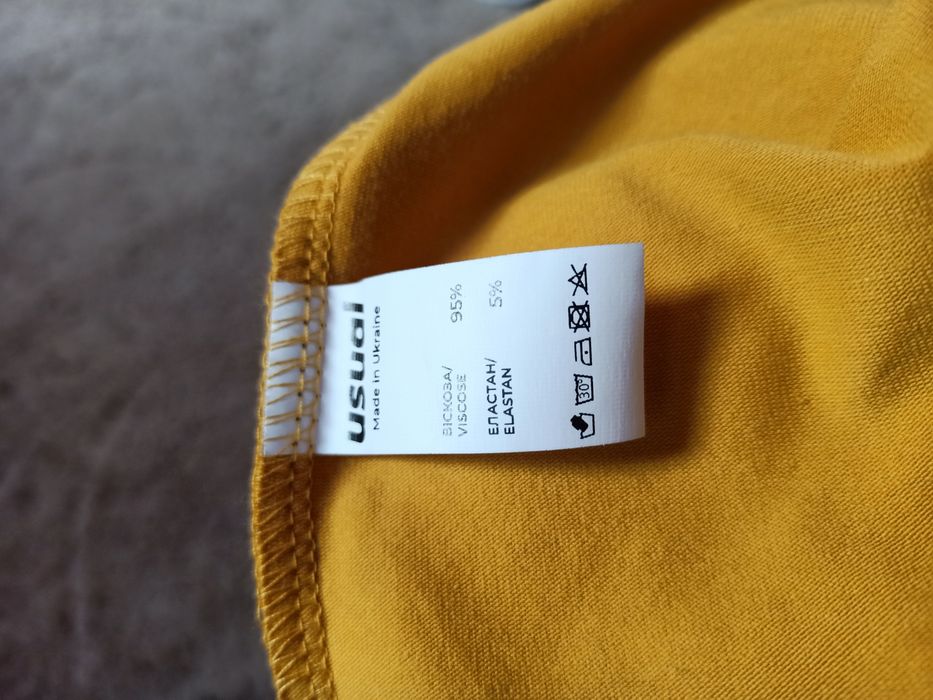 Футболка жовто-блакитна.