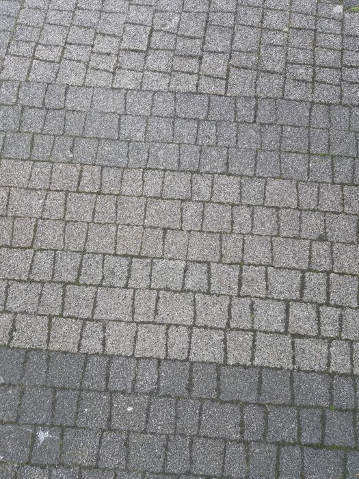 Kostka granitowa szara odcienie dachówki taras wykończenie kolekcja