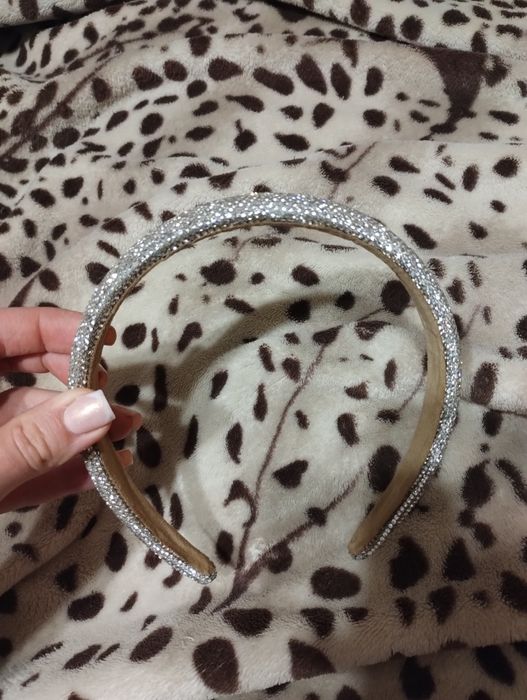 Обруч для волос в стразах