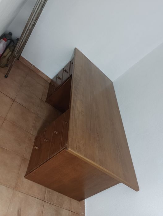Secretaria em castanho com 8 gavetas