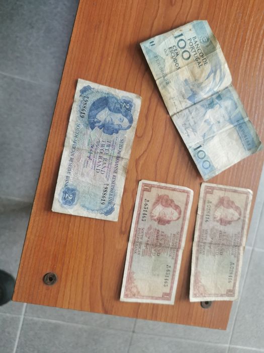 Notas e moedas diversas