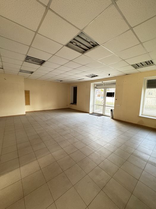 Орерда приміщення 72,3 м.кв, червона лінія, фасад