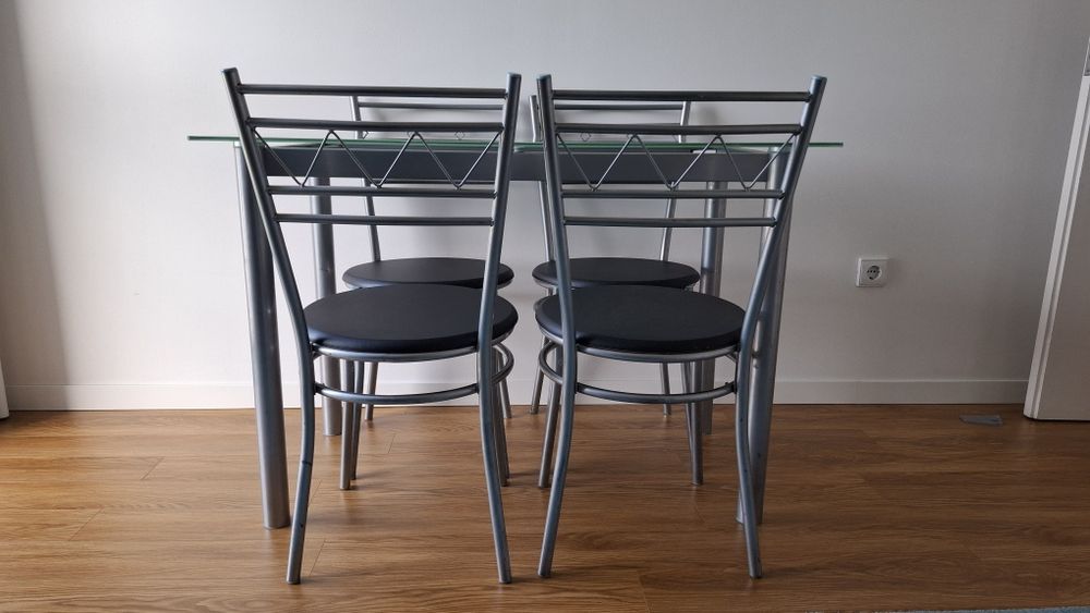 Mesa de jantar em vidro