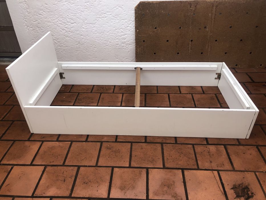 Cama solteiro madeira lacada