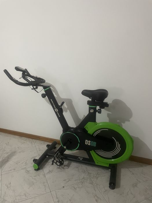 Bicicleta de Spinning BODYTONE DS06