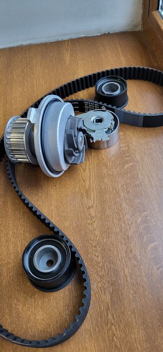 Комплект ременя ГРМ 530004930 INA