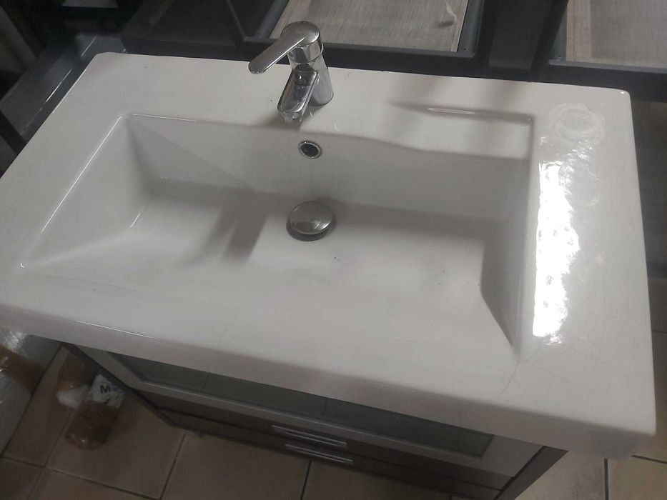 Móvel WC com lavatório e torneira