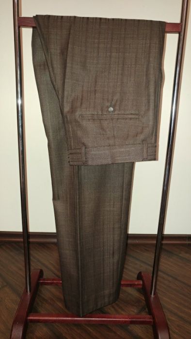 Продам мужской костюм Uomo lardini