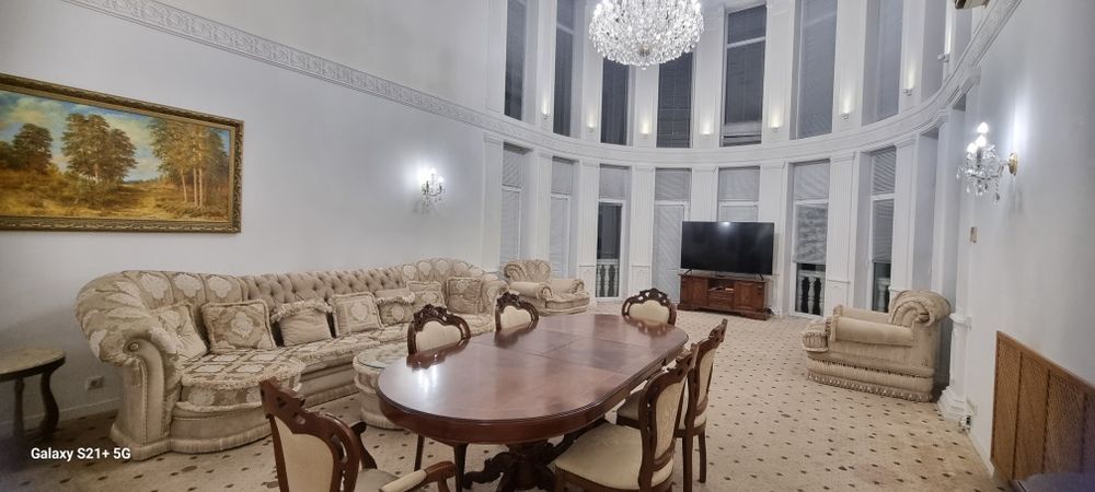 Конча Заспа Козин Золотые Ворота дом с бассейном и выходом на Козинку