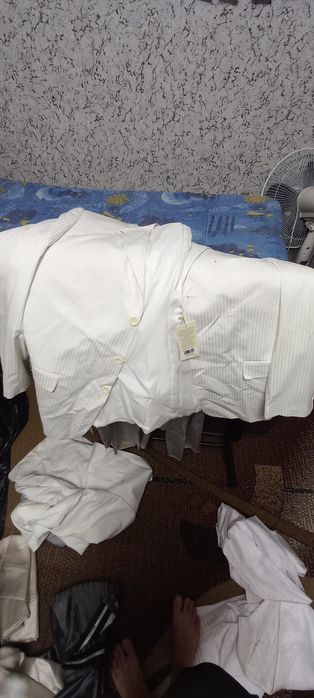 Продам мужские костюмы