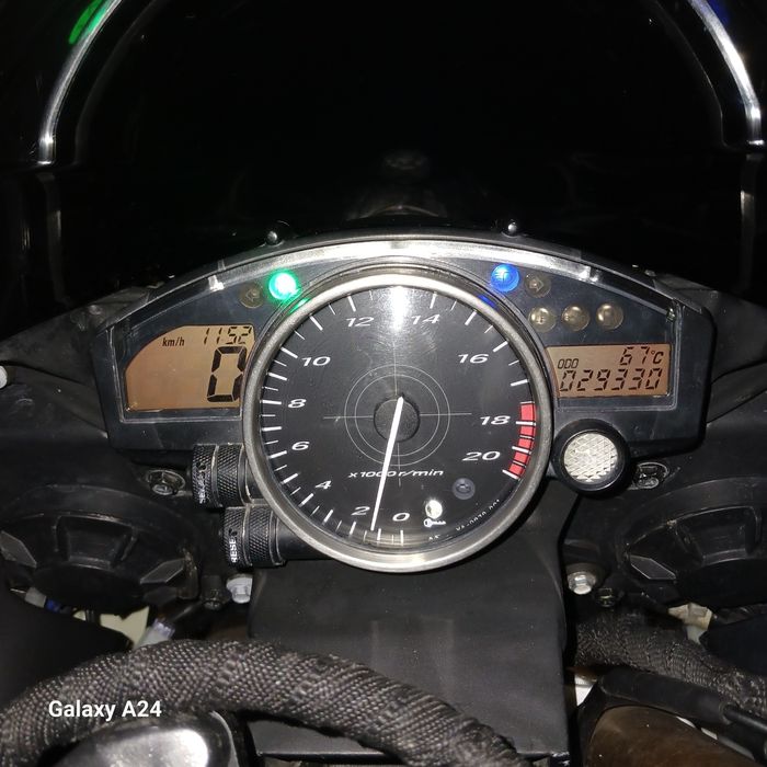 Yamaha YZF R6 600см²