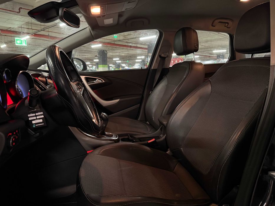 Opel Astra ST CDTI 2012