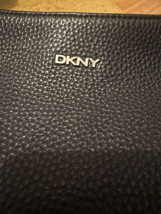 Mała torebka crossbody DKNY stan bdb