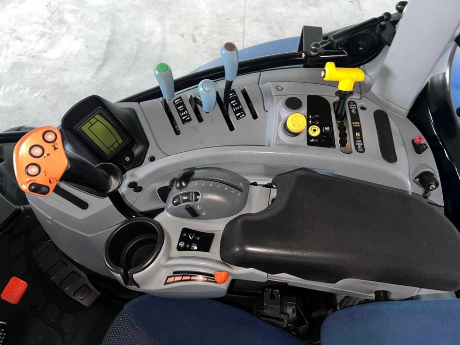 New Holland T 7.175,  Range Command