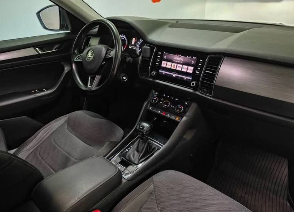 Skoda kodiaq  2.0 TDI Ambition DSG 7 lugares  carplay e android auto  câmera traseira + Manutenções em dia