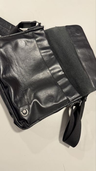 Mala de homem tiracolo cor preta marca Discovery