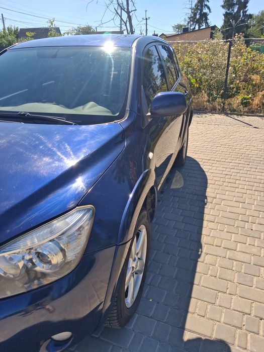 Продам Toyota Rav4