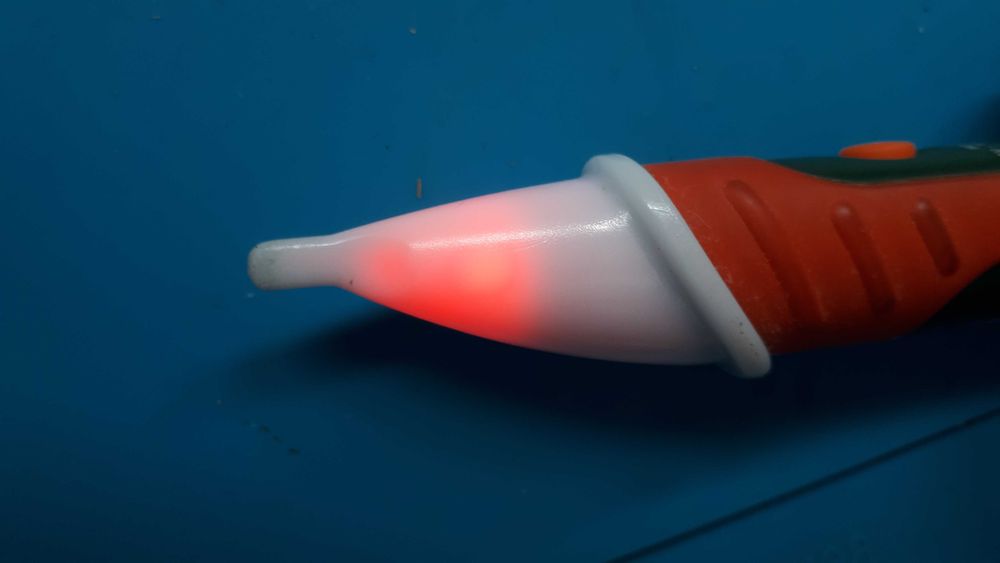 Detector de tensão sem contacto