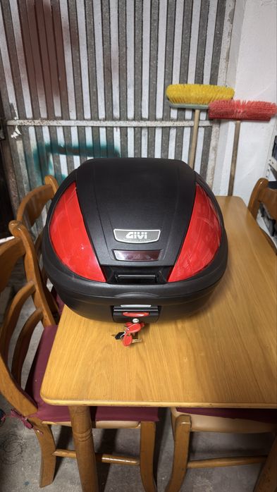 Topcase Mala Givi 37L para mota