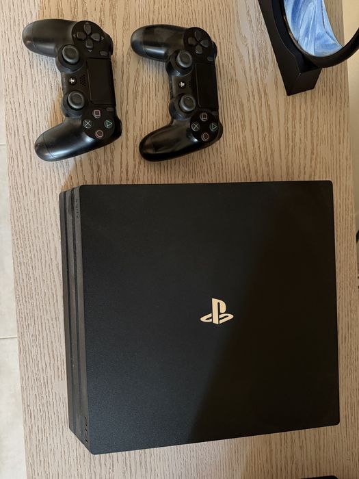PS4 pro + 2 comandos