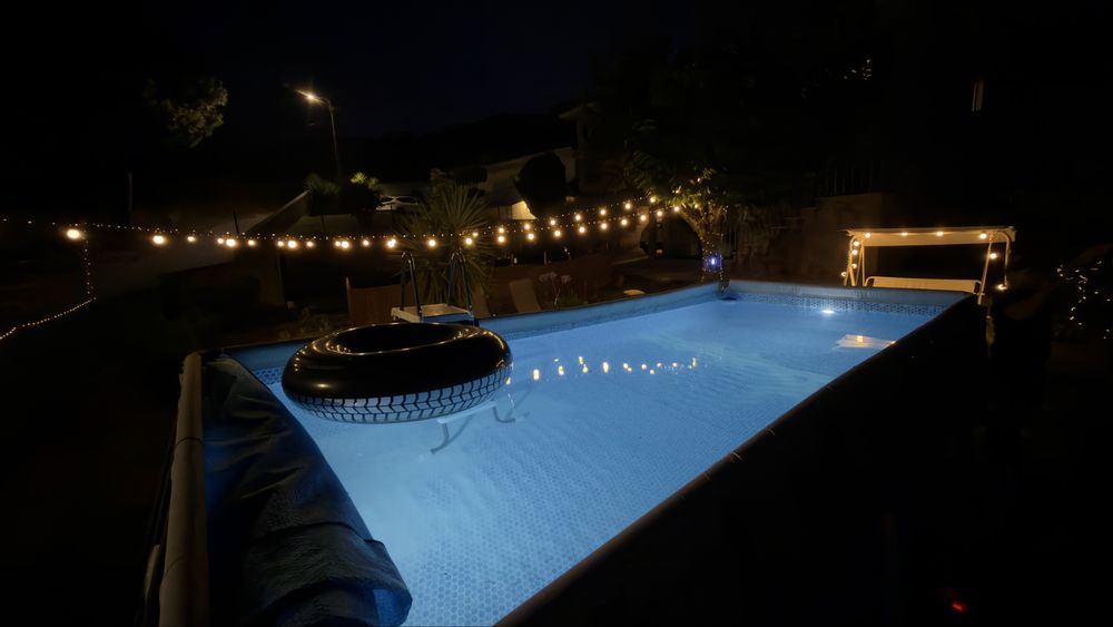 Piscina Intex Ultra XTR 5.49m x 2.74m x 1.32m + Filtro SX2800 + Cobertura + Luz Magnética + Skimmer + Baloiço + Acessórios+ Acessórios De Limpeza