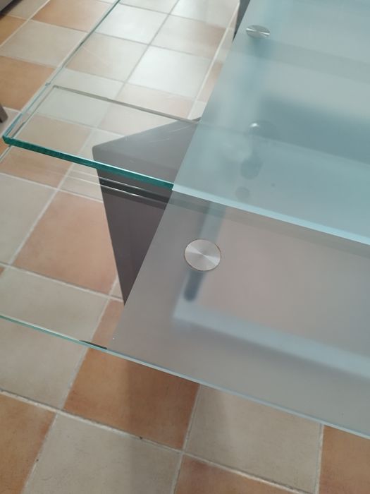 Mesa de jantar em vidro – extensível (1,60 m a 2,20 m)