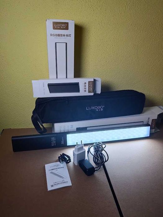 Luz LED RGB Profissional LUXCEO P6 NOVO A ESTREAR (C/ App e PowerBank)