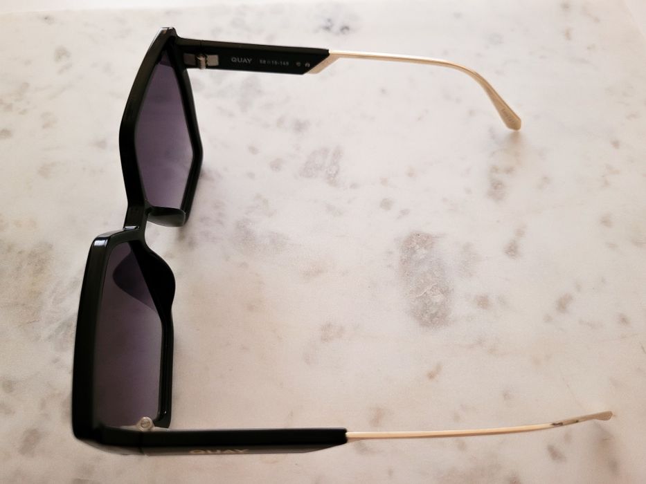 Okulary Quay Australia, Hotel Lobby