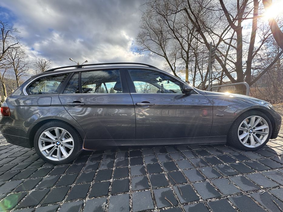 Bmw e91 325xi.
