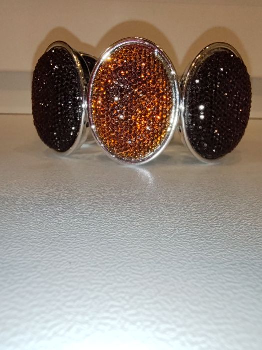 Bransoletka z kamieniami.