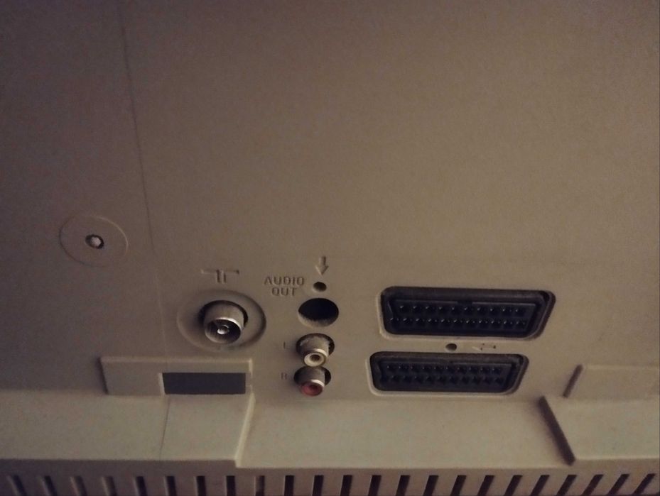 Телевізор Phillips 32 дюйми