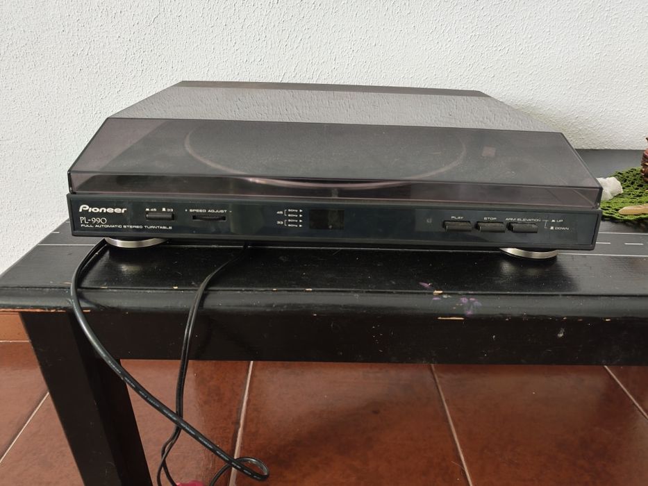 Gira discos + amplificador + colunas