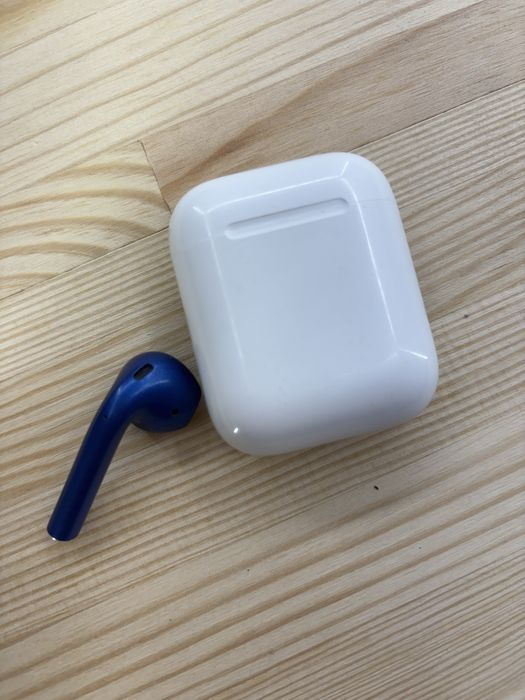 Air Poods кейс и правый наушник