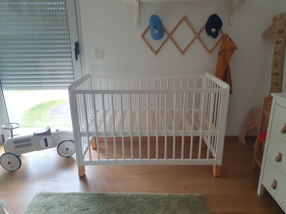 Cama bebe / berço 2 em 1 + colchão
Berço