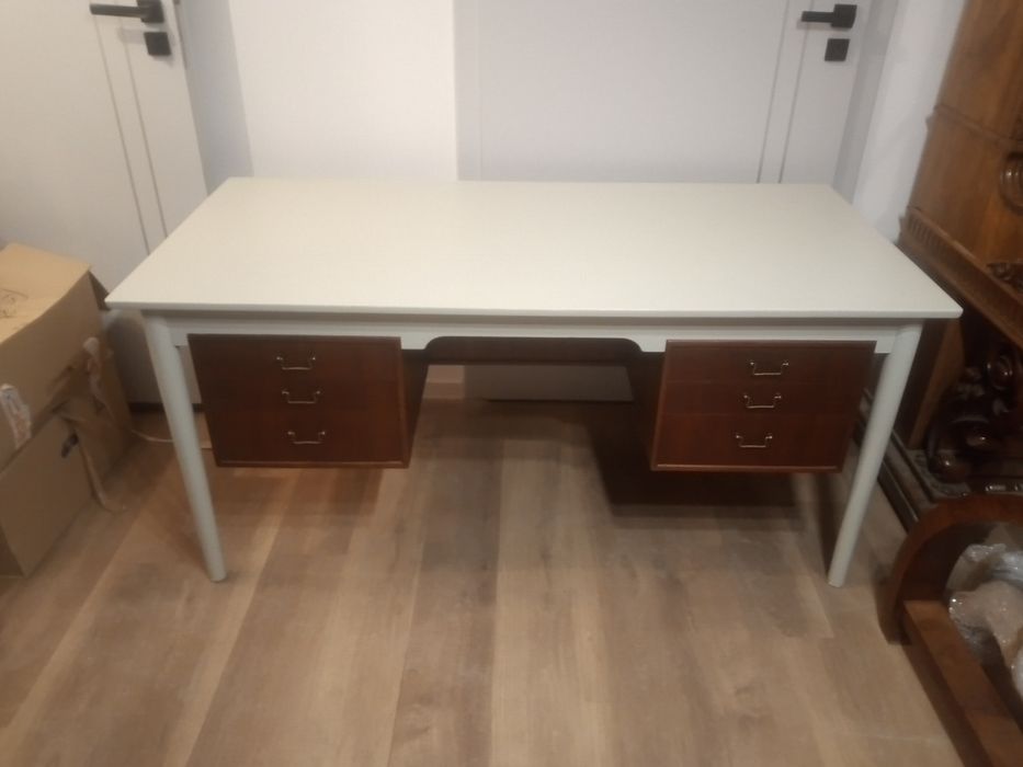 Biurko drewniane z szufladami