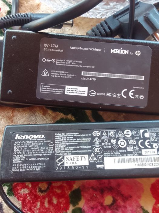 Зарядні пристрої для ноутбуків.