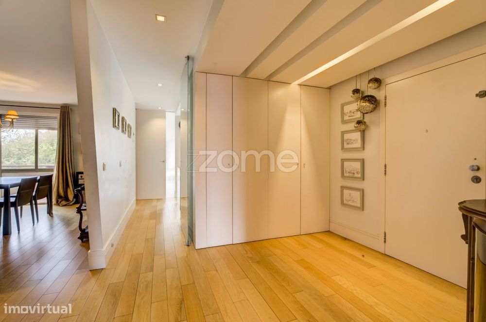 Apartamento T3 todo renovado c/garagem na Av. de Londres em Guimarães
