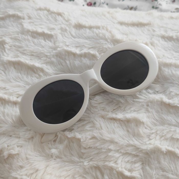 Białe okulary przeciwsłoneczne okrągłe retro vintage na lato 50s 60s
