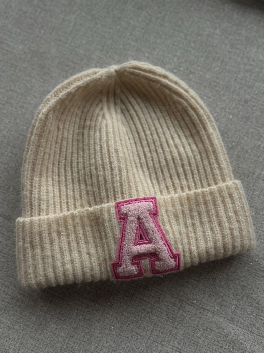 Шапка reserved.