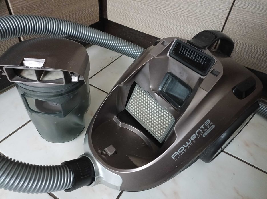 Пылесос циклонный без мешка Rowenta Compact Power RO3786EA исправный