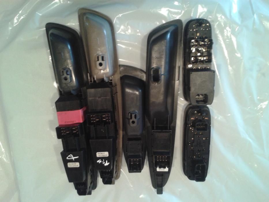 Vendo botão do vidro eléctrico do volvo C30,V40,S40,V70 e outros