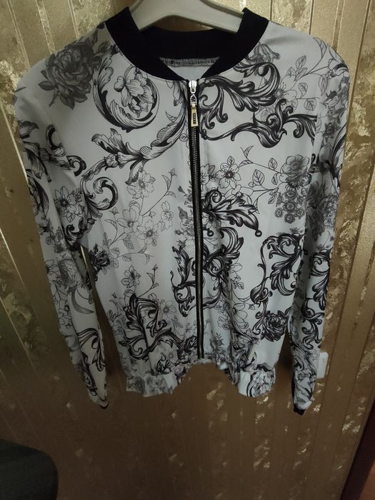 Бомбер жіночий на блискавці