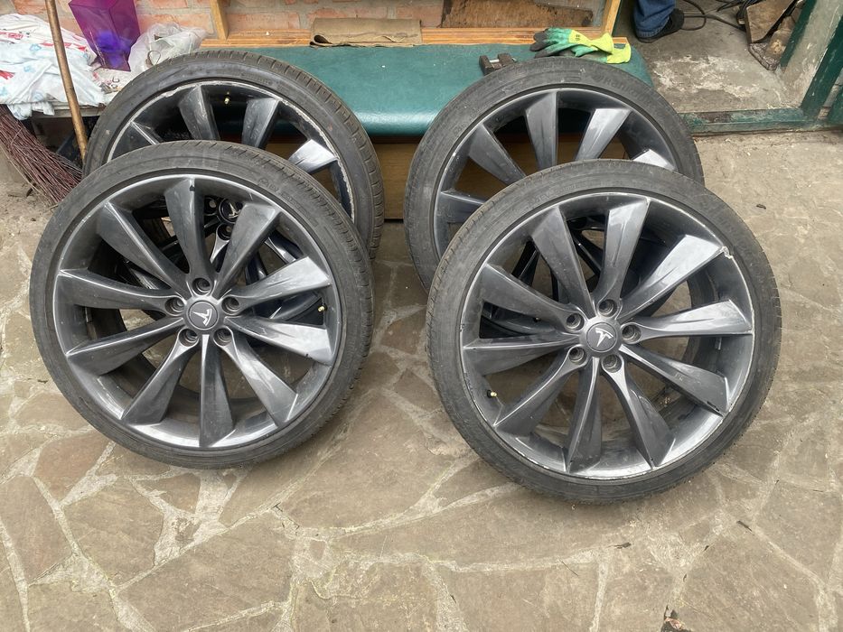 Диски r21 5*120 на Tesla S