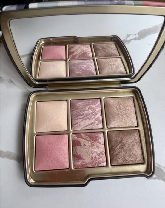 Палетка Hourglass .Кінь ,наповнення Коня оригінал.